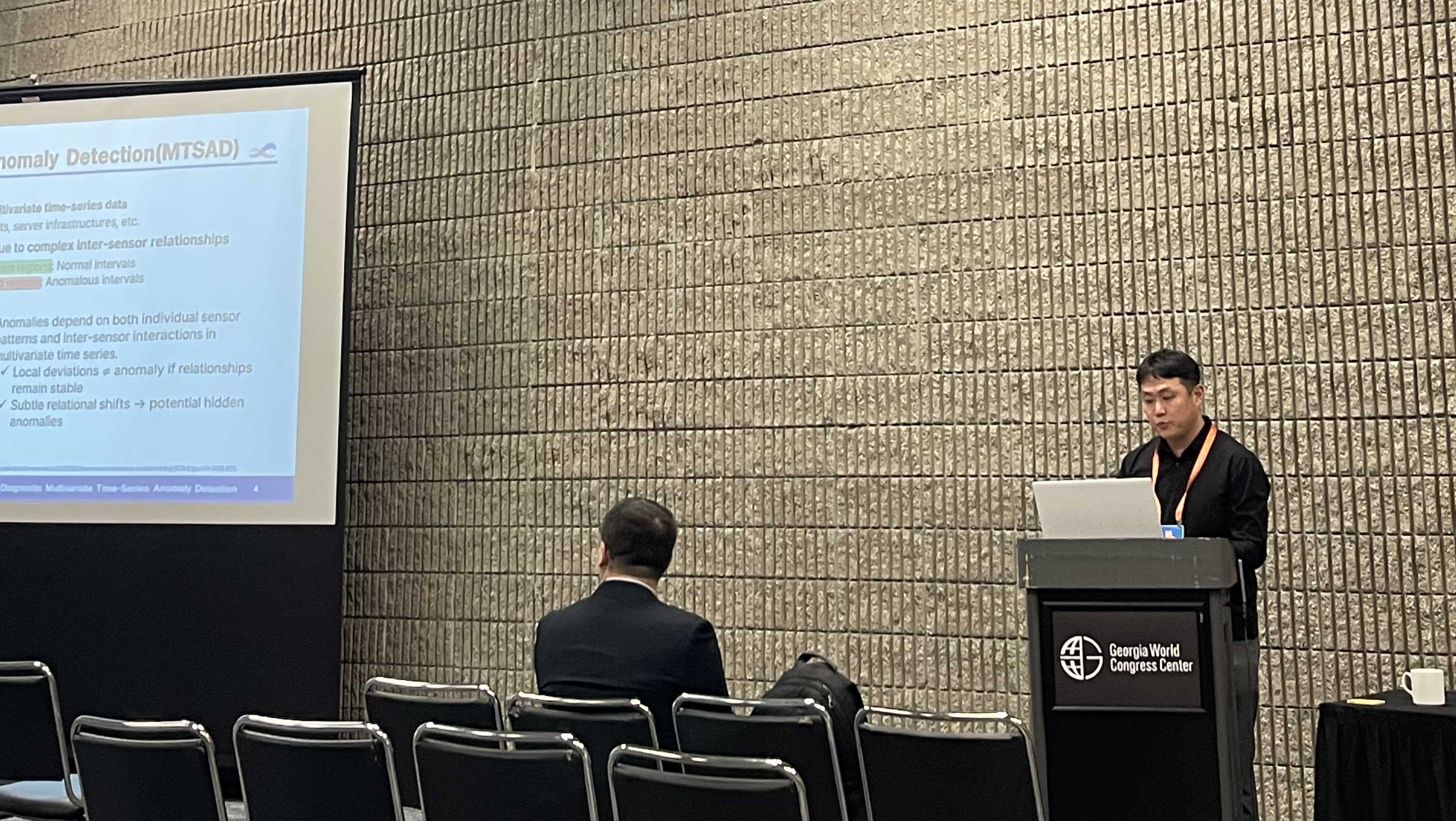 정자훈 연구원 발표 모습